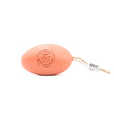 Savon en forme de galet avec corde - Fraise rhubarbe 175g