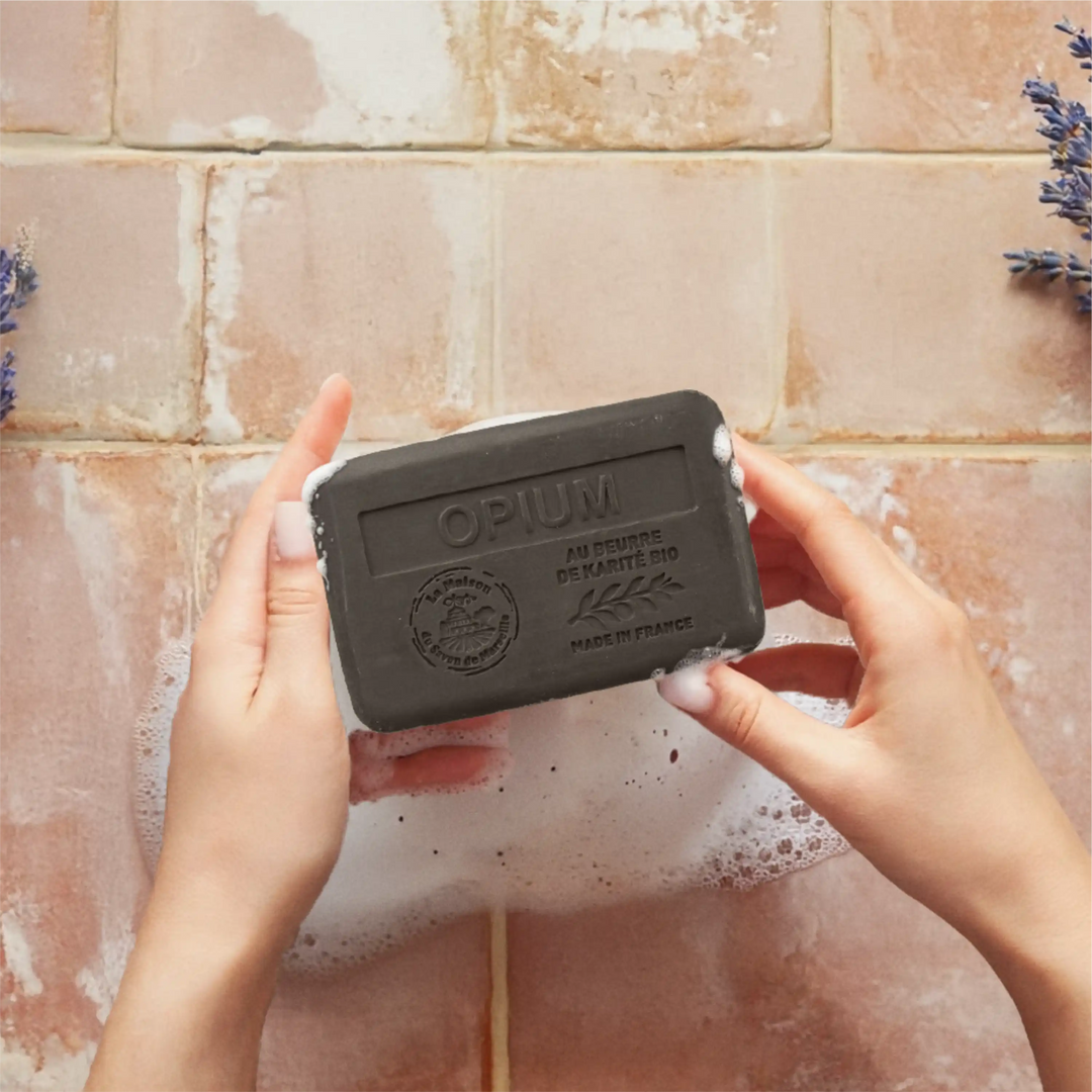 Savon solide parfumé au Opium- Au beurre de karité bio 250g (filmé) 1