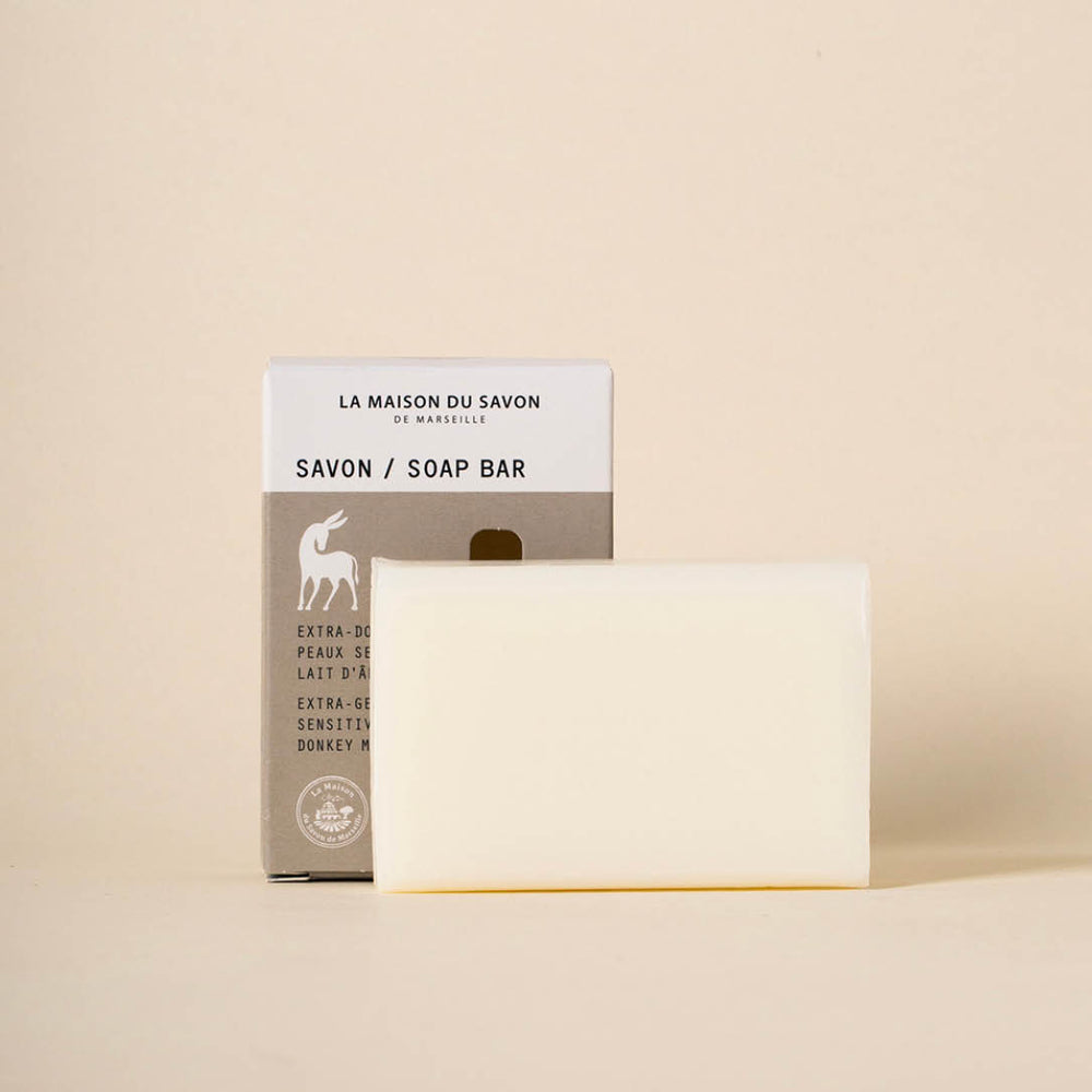 Packshot ouvert Savon Extra-Doux au Lait d'Ânesse - 115 g | La Maison du Savon de Marseille