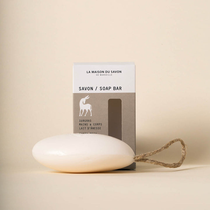 Packshot ouvert Savon Surgras au Lait d'Ânesse - 175 g | La Maison du Savon de Marseille