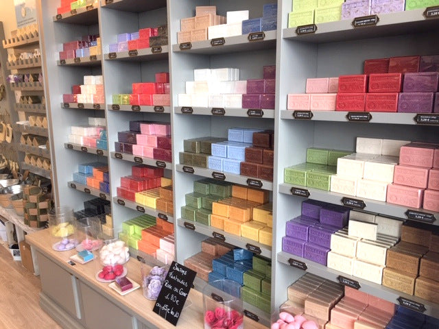 Inneneinrichtung der Boutique La Maison du Savon de Marseille in Besançon